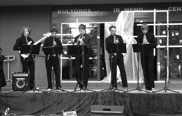 12 13 KAROLIS LUKOŠEVIČIUS (akordeonas) 2009 m. įstojo į Jonavos J.Miščiukaitės meno mokyklos mokytojo metodininko N.Kolesnikovo akordeono klasę.