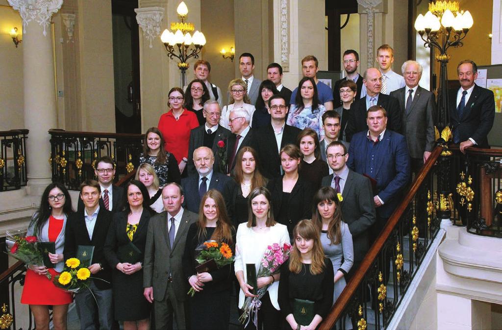 LMA prezidiumo nariai su 2014 m. LMA premijų laureatais Respublikos Seimas. Taip pat patvirtinti nutarimai dėl 2014 m.