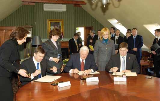 Faustas Juška 92 93 Lietuvos energetika Ūkio ministerijos struktūroje 1997 2007 m. Sąjungos nare, o gruodžio 31 d. buvo sustabdytas Ignalinos AE pirmasis reaktorius. 2005 m.
