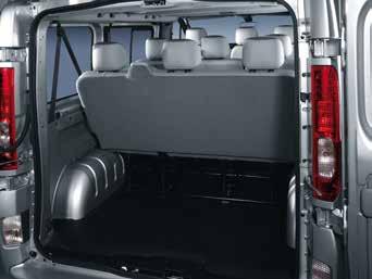 Opel Vivaro Combi. Stilingas keleivinis automobilis, kuriame 3 sėdynių eilėse su savo bagažu patogiai gali keliauti iki 9 žmonių.