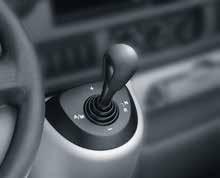6 greičių mechaninė transmisija. Standartinė 6 greičių transmisija sumažina degalų sąnaudas ir triukšmą automobilio viduje, yra ergonomiškai patogioje centrinio prietaisų skydelio vietoje.