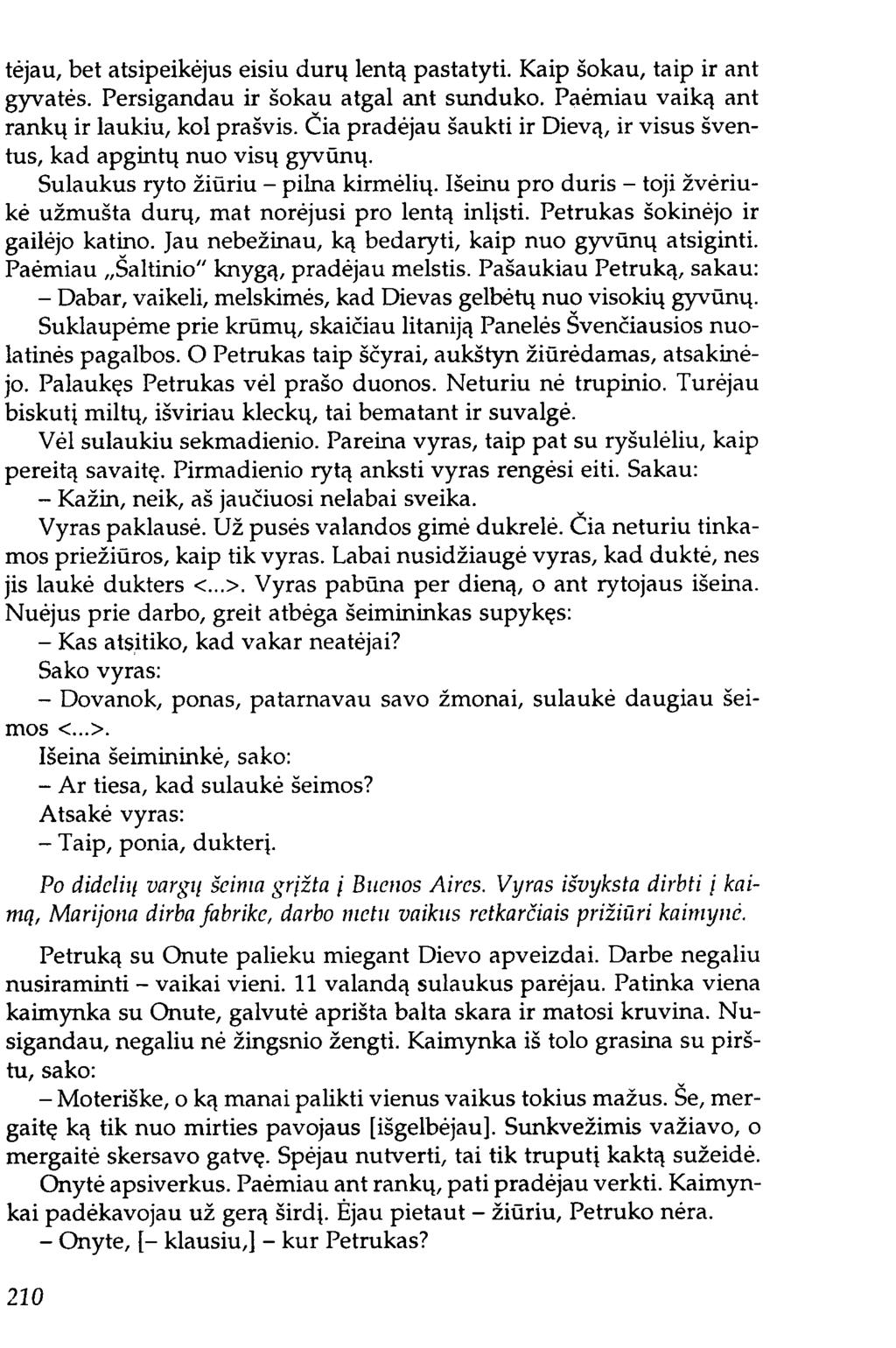 tėjau, bet atsipeikėjus eisiu durų lentą pastatyti. Kaip šokau, taip ir ant gyvatės. Persigandau ir šokau atgal ant sunduko. Paėmiau vaiką ant rankų ir laukiu, kol prašvis.