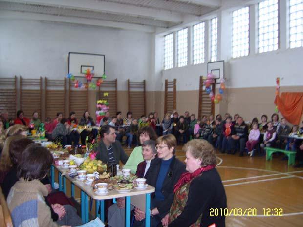 Po sveikinimo žodžio šventės vedėja, mokyklos tarybos pirmininkė L. Čepulinskienė paskelbė netradicinės pamokos pradžią. Kaip ir dera, pamokos pradžioje buvo pristatyta pamokos tema, uždaviniai.