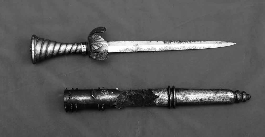 Kairės rankos durklas. Vakarų Europa, XVI XVII a. naudotas vokiečių kariuomenės. Drauge su kardais muziejui buvo perduoti du durklai: XVI XVII a.