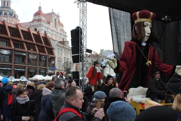 KAZIUKO MUGĖ Kaziuko mugė kasmetinė Lietuvoje rengiama folkloro mugė, kurioje žmonės pardavinėja savo pagamintus liaudiškus dirbinius. Mugė dažniausiai rengiama artimiausią sekmadienį iki Šv.