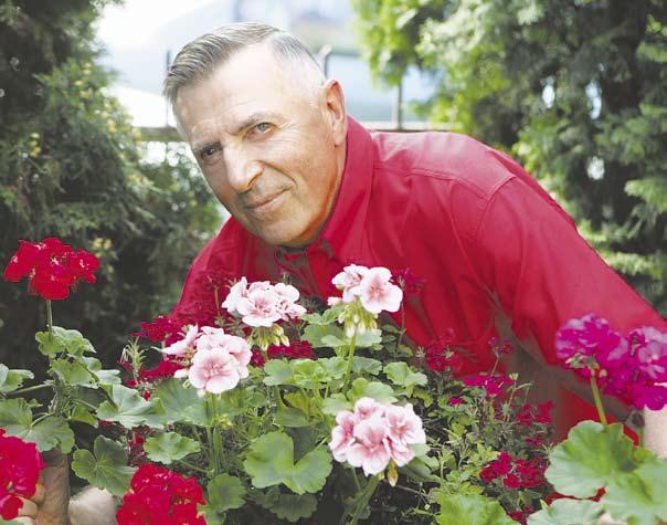 sąskaitų bankuose. Mano turtas - mano dainos. Į jo koncertus susirinkę žmonės, ypač mažesniuose Lietuvos miesteliuose, ilgai nepaleidžia jo nuo scenos.