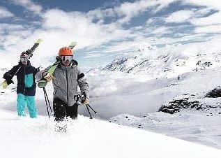 Atvykote į žiemą Atvykus į kalnus pačią pirmą atostogų dieną siūloma praleisti įsibėgėjimo tempu lengvai apšilti, nesirinkti pačių sudėtingiausių slidinėjimo trasų.