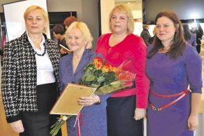 2014 m. rugsëjo 30 d., antradienis RENGINIAI 7 Padëkota pamario socialiniams darbuotojams Rugsëjo 27 dienà visoje Lietuvoje minima Socialiniø darbuotojø diena.
