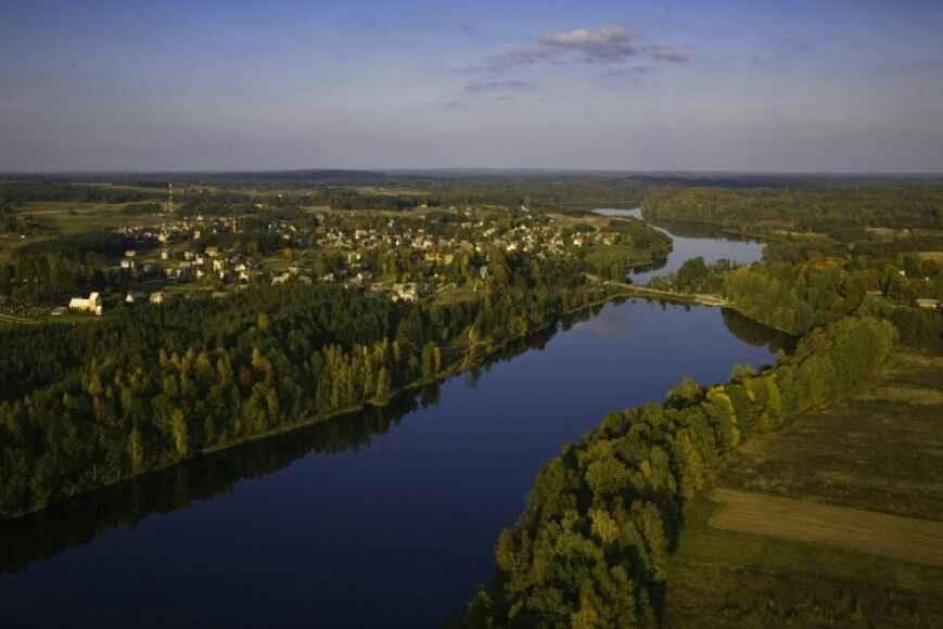 6 klausimas Lietuvoje iš viso ra ežerų, kurių plotas dides is ei pusė hektaro.