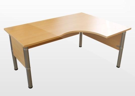 M-ST2D Kampinis stalas, 1700 x 1150 x 740h (600*700), su metalinėmis