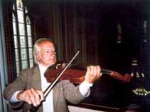 Programoje M.K.Čiurlionis, A. Mikulskis, A.Klova, V.Bellini, F.Schubert DIANA ENCIENĖ baigė LMTA fortepijono ir vargonų (prof. L.Digrio kl.) specialybes.