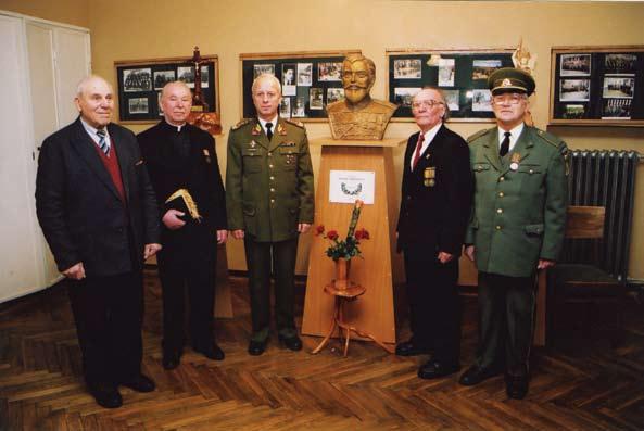 14 Patirtis»» Kauno karininkų ramovėje drauge su senosios karininkijos kartos atstovais. tie žmonės jau pulkininkai.