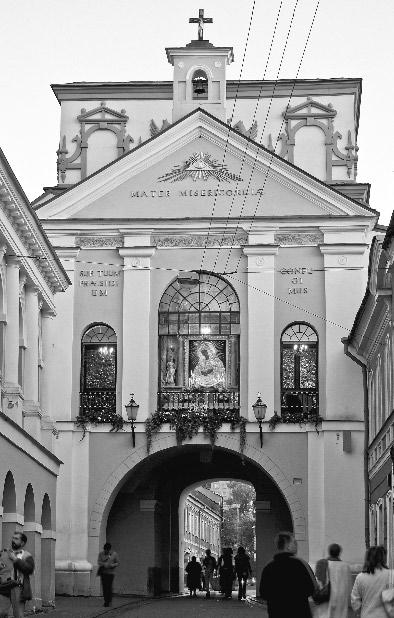 Per amžius tebus garbinamas Dievo Sūnus MARIJOS ŠVENTOVĖS LIETUVOJE Aušros Vartų koplyčia Vilniuje Aušros Vartų istorija Jie pastatyti XVI a.