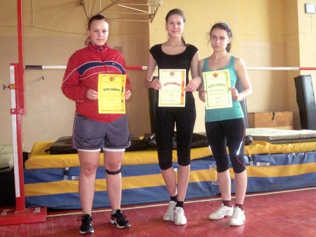 3 4G klasių merginų grupėje Austėja Milerytė (4Ge klasė) iškovojo pirmą vietą (135 cm), Juventa Katkutė (4Gd klasė) antrą vietą (130 cm), Berta Silkartaitė (4Ge klasė) trečią vietą (130 cm).
