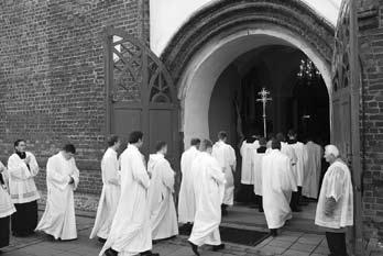 Tikėjimo metų pradžiai parinktos Vatikano II Susirinkimo atidarymo penkiasdešimtosios metinės reiškia, kad tikėjimo atgimimas neįsivaizduojamas be šio Susirinkimo mokymo pasikartojimo.