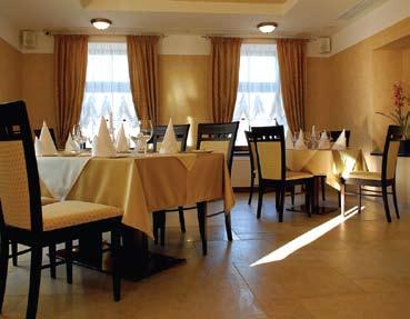 Viešbutyje įrengta 20 modernių kambarių, galinčių priimti apie 40 uostamiesčio svečių, veikia Europos virtuvės restoranas, beveik 100 kv. m dydžio konferencijų salė.
