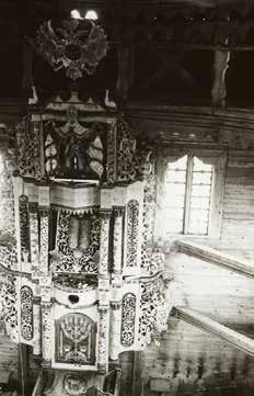 , kai tada statytų medinių žydų maldos namų architektūra supanašėjo su mūrinių sinagogų formomis.