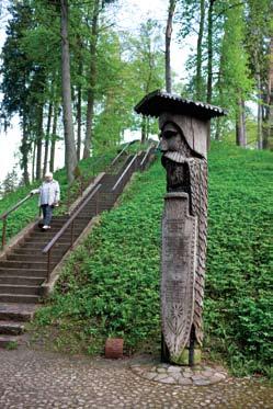 19. Birštono piliakalnis 19. Birštono piliakalnis (Vytauto kalnas) yra prie pat Nemuno, ties staigiu jo posūkiu rytų link. Birštono piliakalnis yra vienas aukščiausių ir žinomiausių Lietuvoje.
