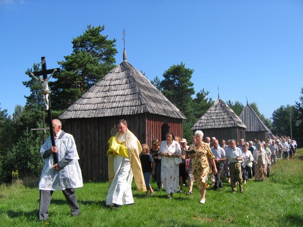 SAKRALINIS PAVELDAS Čia vienintelė Lietuvoje vieta, kur greta vienas kito yra net du Kryžiaus keliai