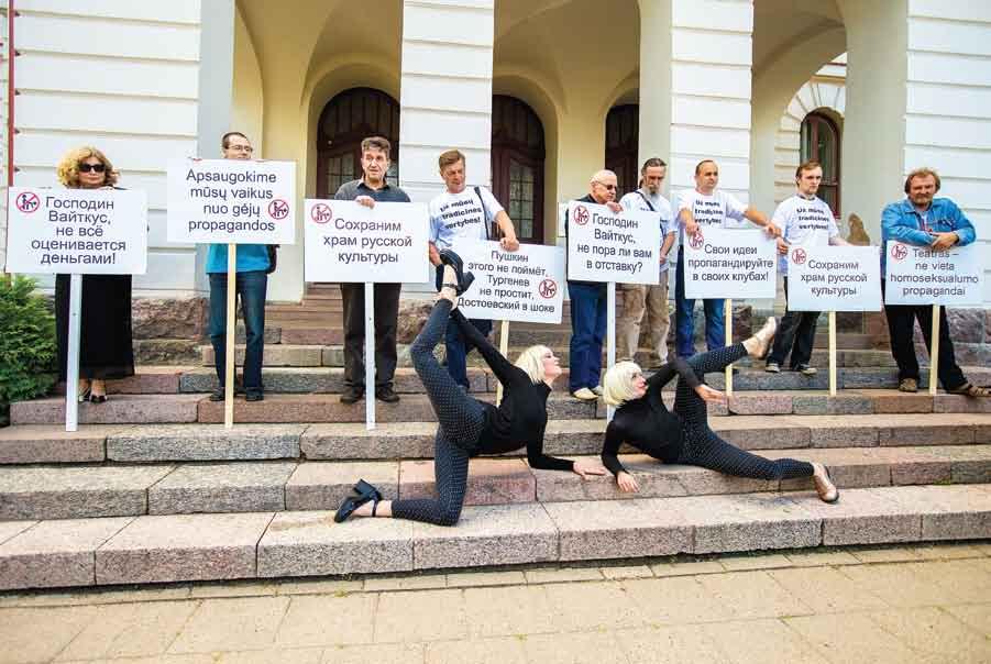 Protestuotojai ir spontanišką kontrprotestą prie Lietuvos rusų dramos teatro