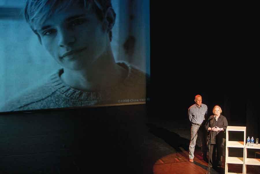 Judy Shepard ir Dennis Shepard dalinasi tragiška savo sūnaus Matthew Shepard istorija