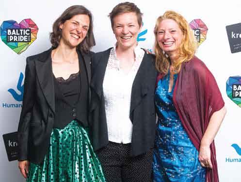 Iš kairės: Austrijos žaliųjų partijos LGBTI politikos patarėja Mariella Müller, ILGA Europe bendrapirmininkė Joyce Hamilton ir Europos LGBTI šeimų asociacijos NELFA prezidentė Maria von